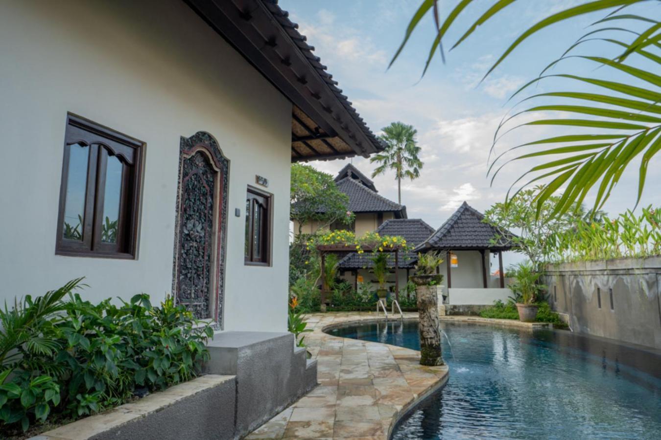 Oma Ubud Esterno foto