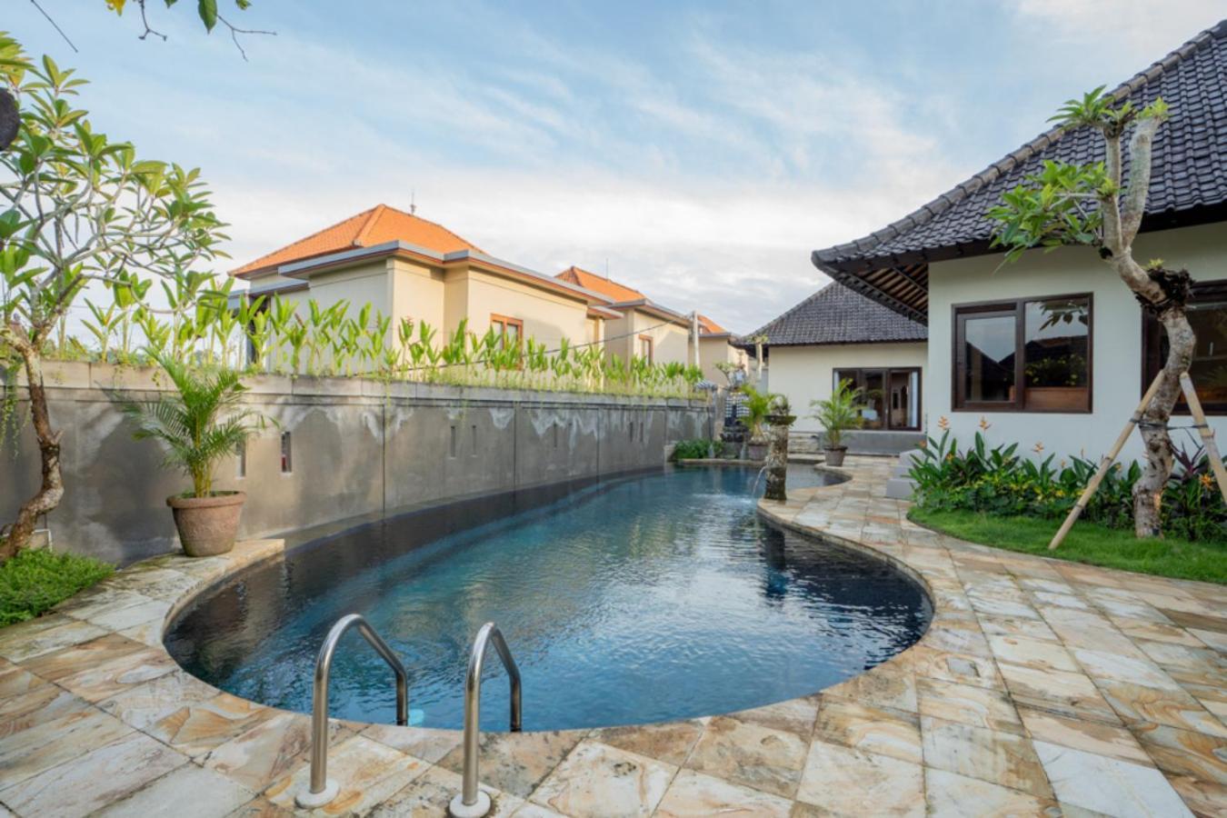 Oma Ubud Esterno foto
