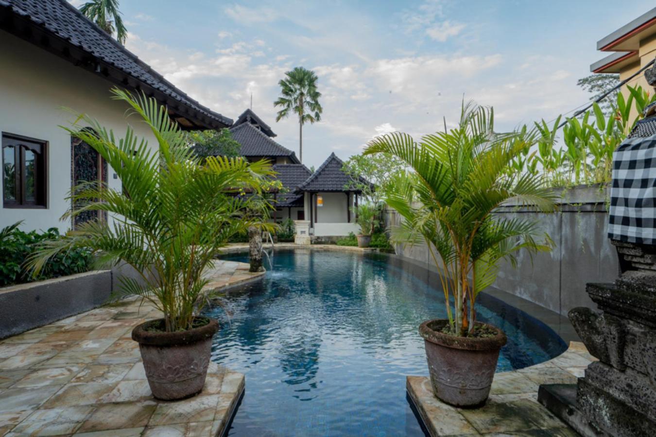 Oma Ubud Esterno foto